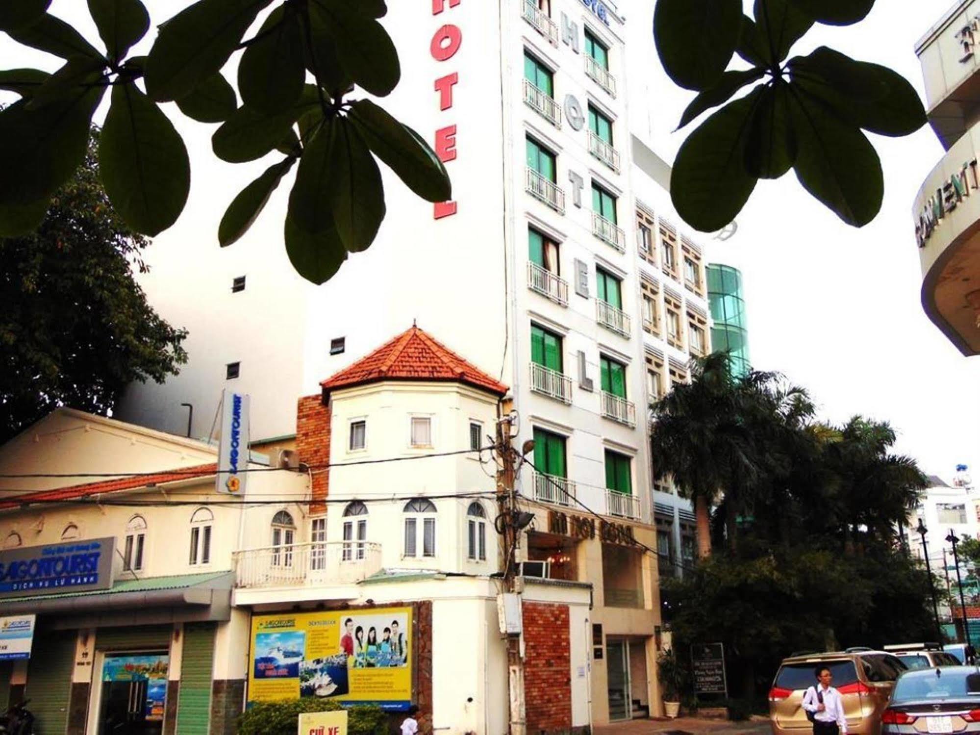 Ha Noi Hotel Near Tan Son Nhat Airport --- Free Airport Pick-Up And Drop-Off Available 24 Hours A Day Ho Chi Minh City Exterior photo