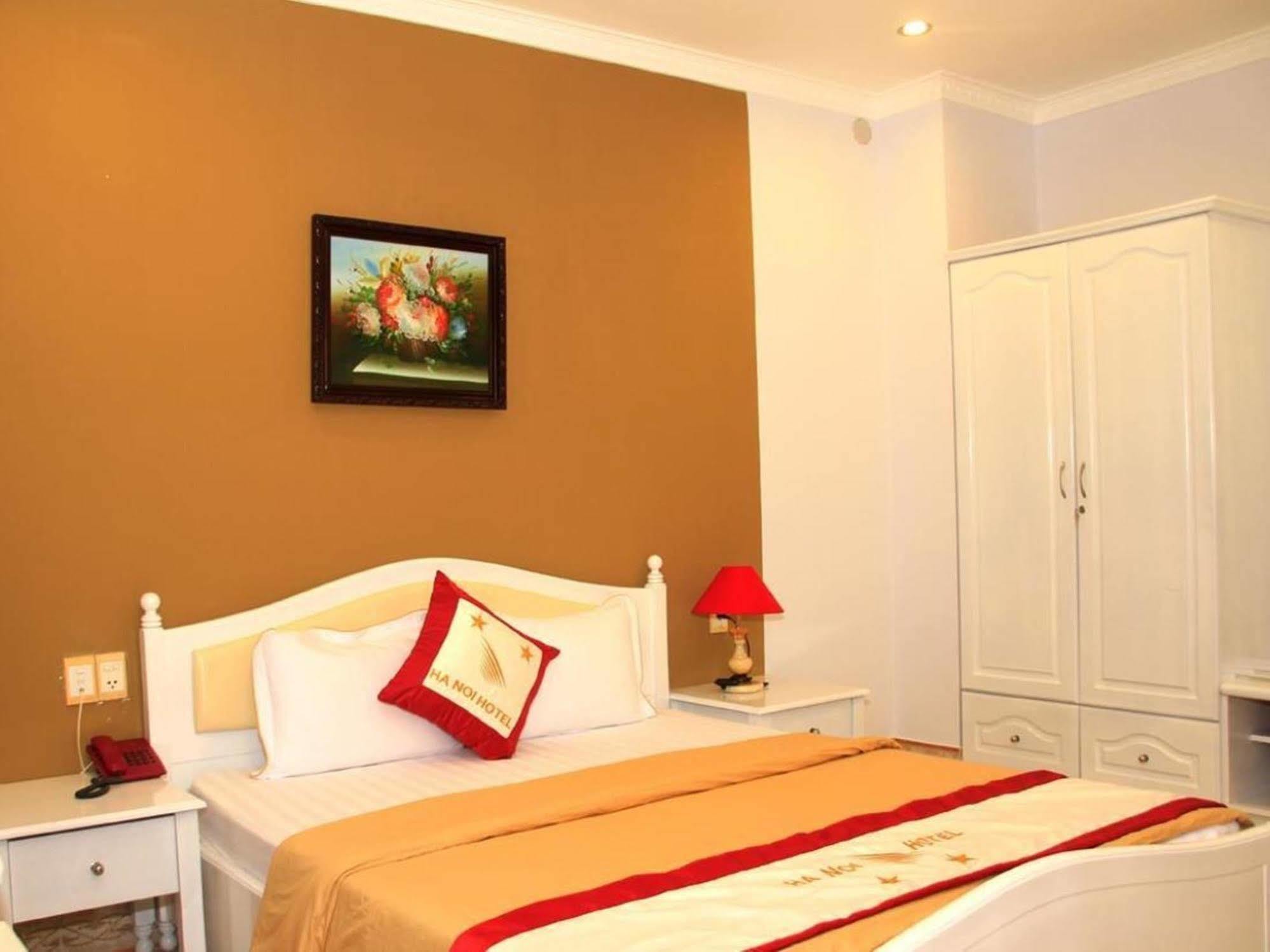 Ha Noi Hotel Near Tan Son Nhat Airport --- Free Airport Pick-Up And Drop-Off Available 24 Hours A Day Ho Chi Minh City Exterior photo