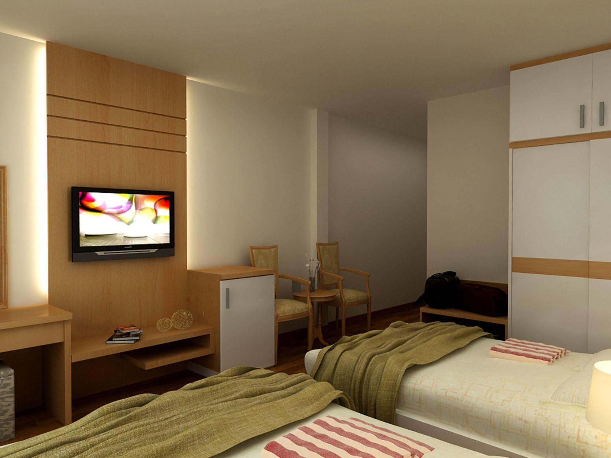 Ha Noi Hotel Near Tan Son Nhat Airport --- Free Airport Pick-Up And Drop-Off Available 24 Hours A Day Ho Chi Minh City Exterior photo