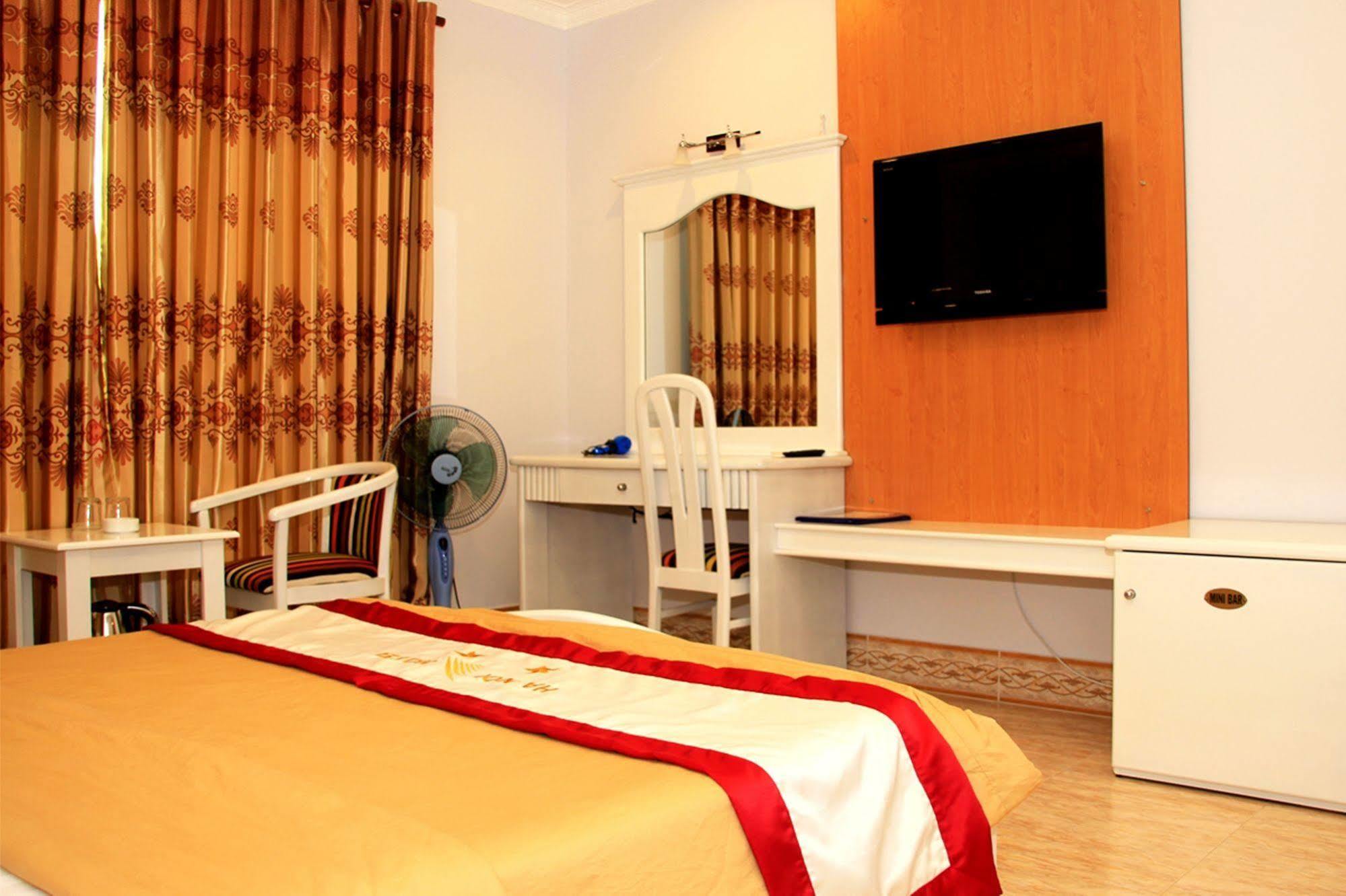 Ha Noi Hotel Near Tan Son Nhat Airport --- Free Airport Pick-Up And Drop-Off Available 24 Hours A Day Ho Chi Minh City Exterior photo