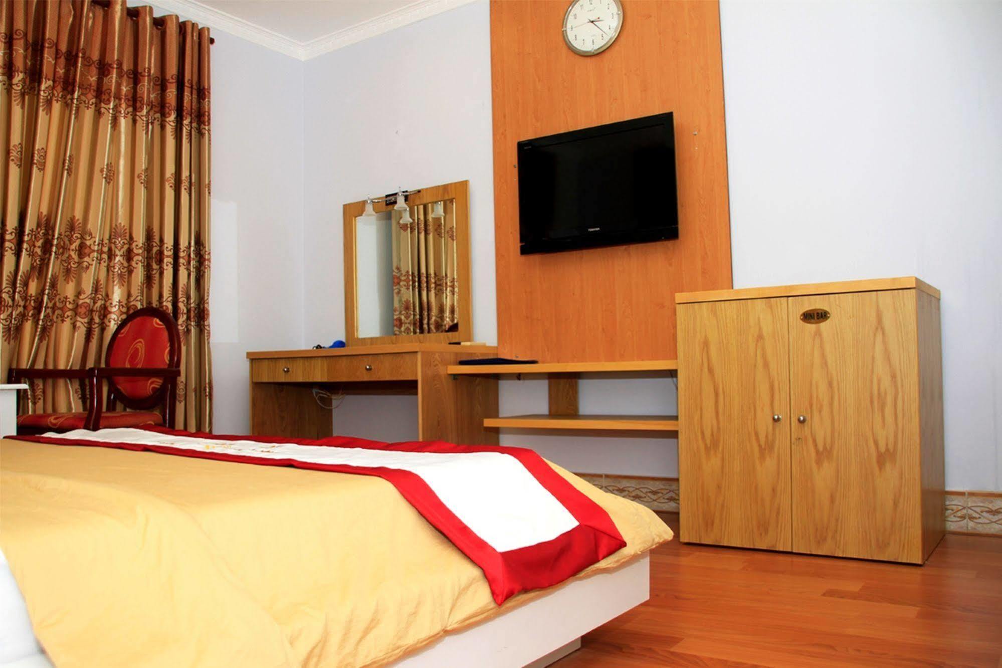 Ha Noi Hotel Near Tan Son Nhat Airport --- Free Airport Pick-Up And Drop-Off Available 24 Hours A Day Ho Chi Minh City Exterior photo